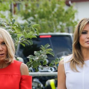 Brigitte Macron, Melania Trump - Brigitte Macron et les conjoints visitent la ville de Espelette en marge du sommet du G7 à Biarritz le 25 août 2019. © Thibaud Moritz / Pool / Bestimage