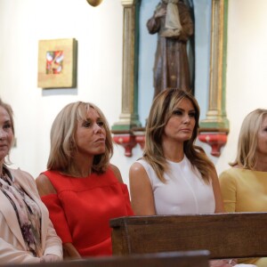 Cecilia Morel, femme du président du Chili, Brigitte Macron, Melania trump, Malgorzata Tusk, la femme du président du conseil de l'europe, Jenny Morrison, la femme du premier ministre de l'Australie, Akie Abe, la femme du premier ministre du Japon - Brigitte Macron et les conjoints visitent la ville de Espelette en marge du sommet du G7 à Biarritz le 25 août 2019. © Thibaud Moritz / Pool / Bestimage