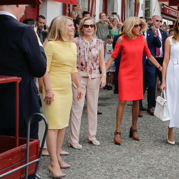 Jenny Morrison, la femme du premier ministre de l'Australie, Cecilia Morel, femme du président du Chili, Brigitte Macron, Melania Trump - Brigitte Macron et les conjoints visitent la ville de Espelette en marge du sommet du G7 à Biarritz le 25 août 2019. © Thibaud Moritz / Pool / Bestimage