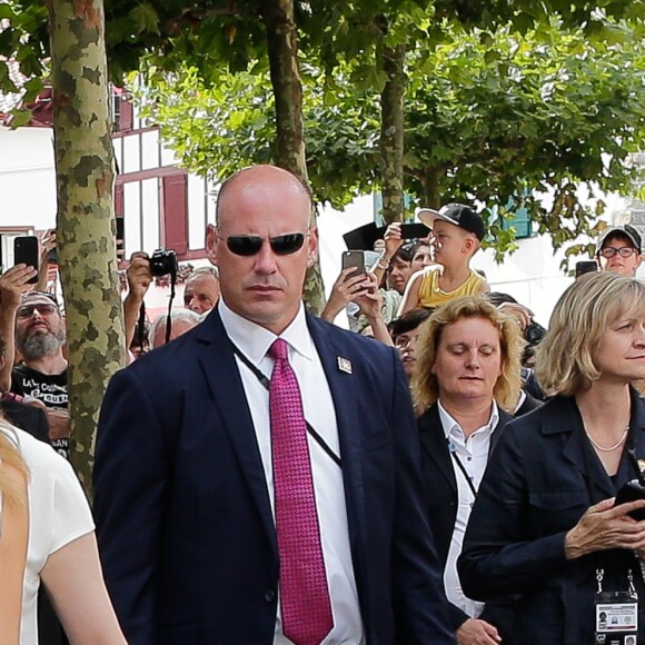 Brigitte Macron, Melania Trump - Brigitte Macron et les conjoints visitent la ville de Espelette en marge du sommet du G7 à Biarritz le 25 août 2019. © Thibaud Moritz / Pool / Bestimage