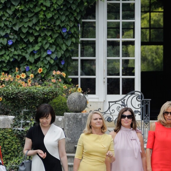 Akie Abe, la femme du premier ministre du Japon, Malgorzata Tusk, la femme du président du conseil de l'europe, Jenny Morrison, la femme du premier ministre de l'Australie, Brigitte Macron, Adele Malpass, femme du président du groupe de la banque mondiale, Melania Trump - Brigitte Macron et les conjoints visitent la ville de Espelette en marge du sommet du G7 à Biarritz le 25 août 2019. © Thibaud Moritz / Pool / Bestimage