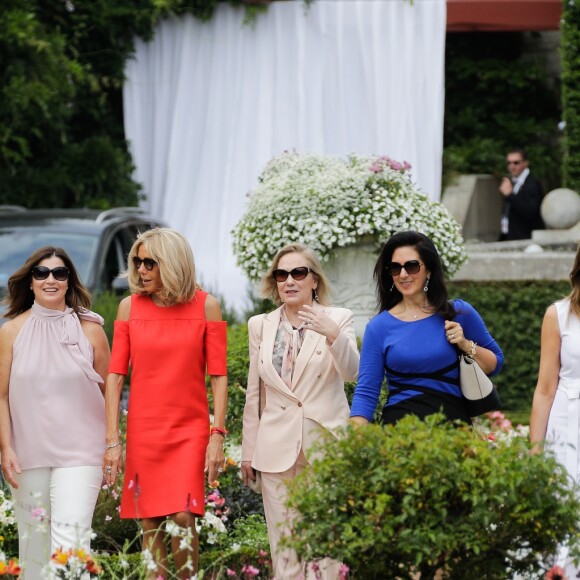 Akie Abe, la femme du premier ministre du Japon, Malgorzata Tusk, la femme du président du conseil de l'europe, Jenny Morrison, la femme du premier ministre de l'Australie, Brigitte Macron, Cecilia Morel, femme du président du Chili, Adele Malpass, femme du président du groupe de la banque mondiale, Melania Trump - Brigitte Macron et les conjoints visitent la ville de Espelette en marge du sommet du G7 à Biarritz le 25 août 2019. © Thibaud Moritz / Pool / Bestimage