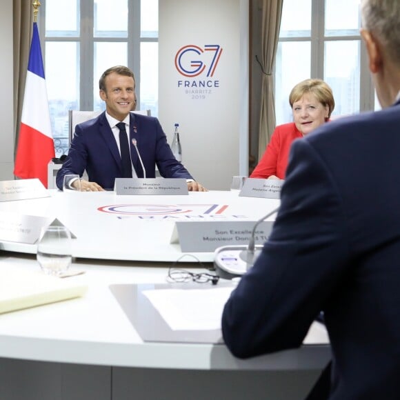 Donald Trump, président des Etats-Unis, le président Emmanuel Macron, Angela Merkel, chancelière d'Allemagne - Première séance de travail du G7 consacrée à l'agenda stratégique et de sécurité et à l'économie internationale durant le sommet du G7 à Biarritz, France, le 25 août 2019. © Stéphane Lemouton / Bestimage