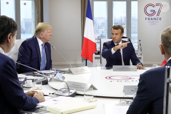Donald Trump, président des Etats-Unis, le président Emmanuel Macron - Première séance de travail du G7 consacrée à l'agenda stratégique et de sécurité et à l'économie internationale durant le sommet du G7 à Biarritz, France, le 25 août 2019. © Stéphane Lemouton / Bestimage