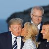 Le président américain Donald Trump avec sa femme Melania Trump, le président français Emmanuel Macron avec sa femme Brigitte Macron - Les dirigeants du G7 et leurs invités posent pour une photo de famille lors du sommet du G7 à Biarritz, France, le 25 août 2019. © Dominique Jacovides/Bestimage