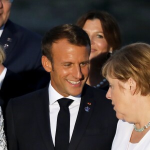 Le président français Emmanuel Macron avec sa femme Brigitte Macron, La chancelière allemande Angela Merkel - Les dirigeants du G7 et leurs invités posent pour une photo de famille lors du sommet du G7 à Biarritz, France, le 25 août 2019. © Dominique Jacovides/Bestimage
