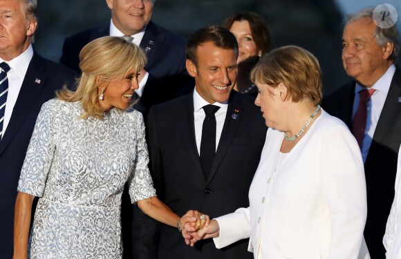 Le président français Emmanuel Macron avec sa femme Brigitte Macron, La chancelière allemande Angela Merkel - Les dirigeants du G7 et leurs invités posent pour une photo de famille lors du sommet du G7 à Biarritz, France, le 25 août 2019. © Dominique Jacovides/Bestimage