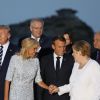 Le président américain Donald Trump, le président français Emmanuel Macron avec sa femme Brigitte Macron, La chancelière allemande Angela Merkel - Les dirigeants du G7 et leurs invités posent pour une photo de famille lors du sommet du G7 à Biarritz, France, le 25 août 2019. © Dominique Jacovides/Bestimage