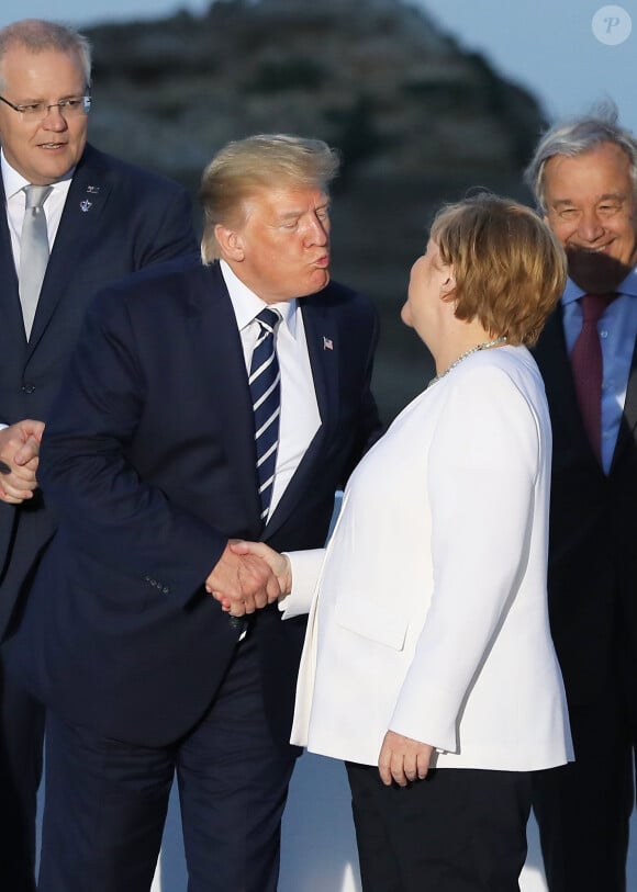 Le président américain Donald Trump et La chancelière allemande Angela Merkel - Les dirigeants du G7 et leurs invités posent pour une photo de famille lors du sommet du G7 à Biarritz, France, le 25 août 2019. © Dominique Jacovides/Bestimage