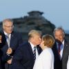 Le président français Emmanuel Macron, le président américain Donald Trump et La chancelière allemande Angela Merkel - Les dirigeants du G7 et leurs invités posent pour une photo de famille lors du sommet du G7 à Biarritz, France, le 25 août 2019. © Dominique Jacovides/Bestimage