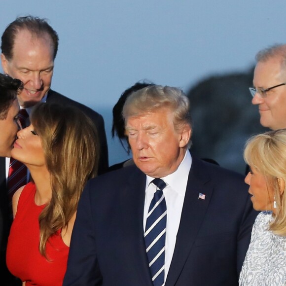 Le Premier ministre canadien, Justin Trudeau, le président américain Donald Trump avec sa femme Melania Trump, le président français Emmanuel Macron avec sa femme Brigitte Macron - Les dirigeants du G7 et leurs invités posent pour une photo de famille lors du sommet du G7 à Biarritz, France, le 25 août 2019. © Dominique Jacovides/Bestimage