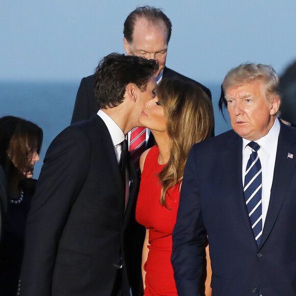 Le Premier ministre canadien, Justin Trudeau, le président américain Donald Trump avec sa femme Melania Trump - Les dirigeants du G7 et leurs invités posent pour une photo de famille lors du sommet du G7 à Biarritz, France, le 25 août 2019. © Dominique Jacovides/Bestimage