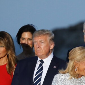 Le Premier ministre canadien, Justin Trudeau, le président américain Donald Trump avec sa femme Melania Trump, le président français Emmanuel Macron avec sa femme Brigitte Macron, La chancelière allemande Angela Merkel - Les dirigeants du G7 et leurs invités posent pour une photo de famille lors du sommet du G7 à Biarritz, France, le 25 août 2019. © Dominique Jacovides/Bestimagez