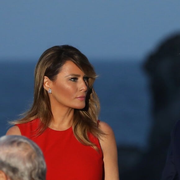 Le président américain Donald Trump avec sa femme Melania Trump - Les dirigeants du G7 et leurs invités posent pour une photo de famille lors du sommet du G7 à Biarritz, France, le 25 août 2019. © Dominique Jacovides/Bestimage