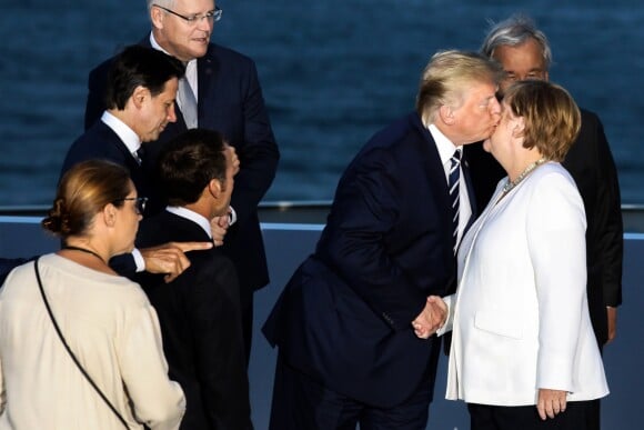 Le président américain Donald Trump et la chancelière allemande Angela Merkel - Les dirigeants du G7 et leurs invités posent pour une photo de famille lors du sommet du G7 à Biarritz, France, le 25 août 2019. © Stéphane Lemouton/Bestimage