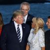 Le président américain Donald Trump avec sa femme Melania Trump, le président français Emmanuel Macron avec sa femme Brigitte Macron - Les dirigeants du G7 et leurs invités posent pour une photo de famille lors du sommet du G7 à Biarritz, France, le 25 août 2019. © Stéphane Lemouton/Bestimage