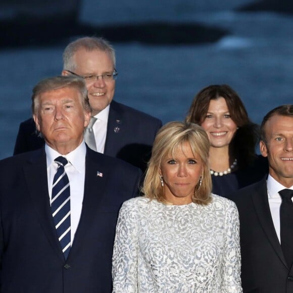 Le président américain Donald Trump avec sa femme Melania Trump, le président français Emmanuel Macron avec sa femme Brigitte Macron, La chancelière allemande Angela Merkel - Les dirigeants du G7 et leurs invités posent pour une photo de famille lors du sommet du G7 à Biarritz, France, le 25 août 2019. © Stéphane Lemouton/Bestimage