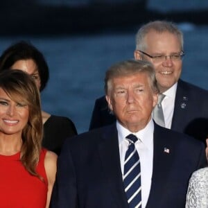 Le Premier ministre canadien, Justin Trudeau, le président américain Donald Trump avec sa femme Melania Trump, le président français Emmanuel Macron avec sa femme Brigitte Macron - Les dirigeants du G7 et leurs invités posent pour une photo de famille lors du sommet du G7 à Biarritz, France, le 25 août 2019. © Stéphane Lemouton/Bestimage