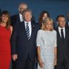 Le président américain Donald Trump avec sa femme Melania Trump, le président français Emmanuel Macron avec sa femme Brigitte Macron, La chancelière allemande Angela Merkel - Les dirigeants du G7 et leurs invités posent pour une photo de famille lors du sommet du G7 à Biarritz, France, le 25 août 2019.