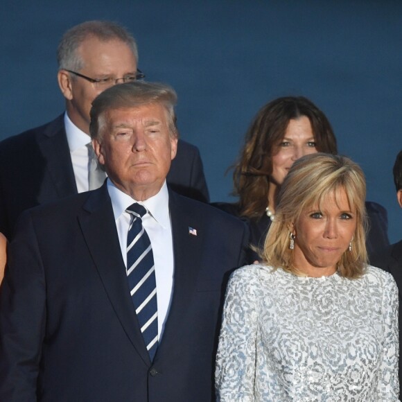 Le président américain Donald Trump avec sa femme Melania Trump, le président français Emmanuel Macron avec sa femme Brigitte Macron, La chancelière allemande Angela Merkel - Les dirigeants du G7 et leurs invités posent pour une photo de famille lors du sommet du G7 à Biarritz, France, le 25 août 2019.