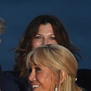 Le président américain Donald Trump et la Première Dame Brigitte Macron - Les dirigeants du G7 et leurs invités posent pour une photo de famille lors du sommet du G7 à Biarritz, France, le 25 août 2019.