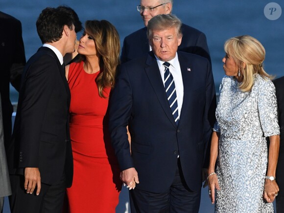 Le Premier ministre canadien, Justin Trudeau, le président américain Donald Trump avec sa femme Melania Trump et la Première Dame Brigitte Macron - Les dirigeants du G7 et leurs invités posent pour une photo de famille lors du sommet du G7 à Biarritz, France, le 25 août 2019.