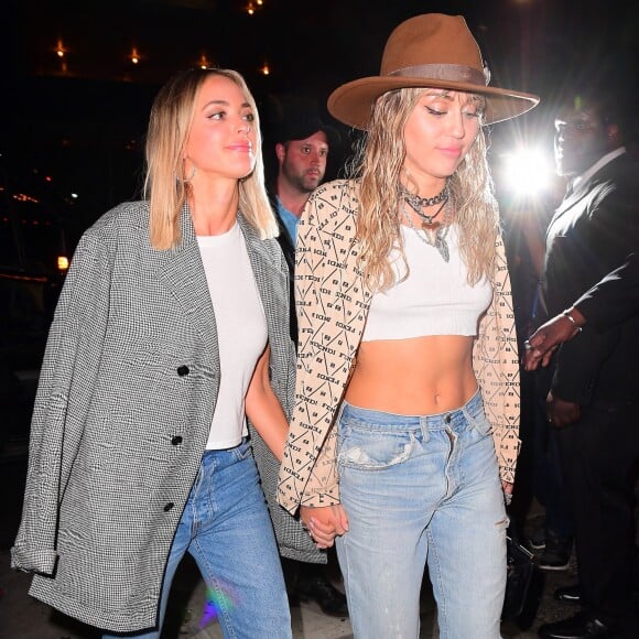 Miley Cyrus et Kaitlynn Carter arrivent à l'Up & Down pour l'after party des MTV Video Music Awards. New York, le 26 août 2019.