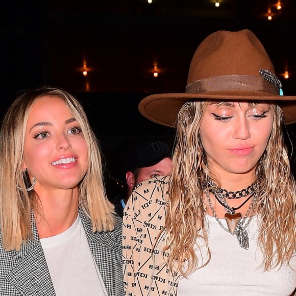 Miley Cyrus et Kaitlynn Carter arrivent à l'Up & Down pour l'after party des MTV Video Music Awards. New York, le 26 août 2019.