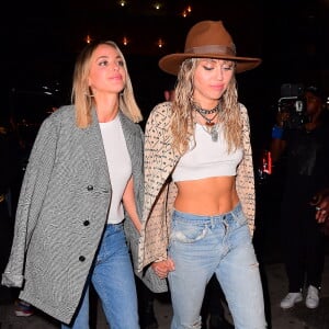 Miley Cyrus et Kaitlynn Carter arrivent à l'Up & Down pour l'after party des MTV Video Music Awards. New York, le 26 août 2019.