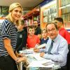 L'ancien président de la République François Hollande a dédicacé son livre "Les leçons du pouvoir" en compagnie de sa compagne Julie Gayet et de sa chienne Philae, à la libraire "OCEP- Place Média" à Octenville puis à "L'Encre Bleue" à Granville le 1er septembre 2018.