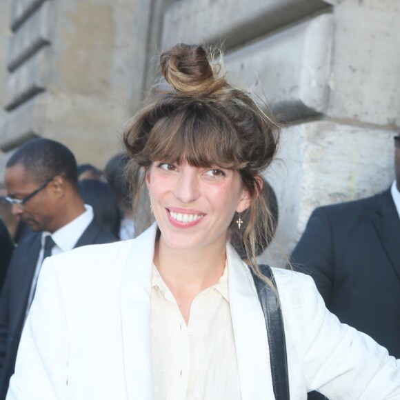Lou Doillon arrive au défilé de mode Berluti homme printemps-été 2018 à l'hôtel de la Monnaie de Paris, France, le 23 juin 2017. © CVS-Veeren/Bestimage