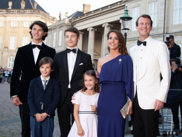 Le prince Joachim de Danemark avec sa femme la princesse Marie et ses enfants le prince Nikolai, le prince Felix, le prince Henrik et la princesse Athena lors du dîner donné par la reine Margrethe II de Danemark à l'occasion des 50 ans de Joachim, le 7 juin 2019 à Copenhague.
