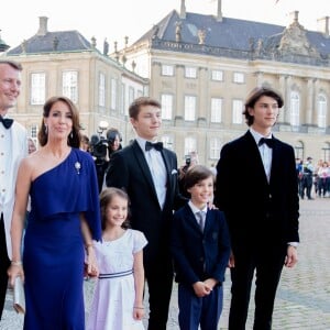 Le prince Joachim de Danemark avec sa femme la princesse Marie et ses enfants le prince Nikolai, le prince Felix, le prince Henrik et la princesse Athena lors du dîner donné par la reine Margrethe II de Danemark à l'occasion des 50 ans de Joachim, le 7 juin 2019 à Copenhague.
