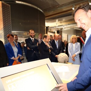 Stéphane Bern, Sébastien Lecornu, ministre auprès de la ministre de la Cohésion des territoires et des Relations avec les collectivités territoriales, chargé des collectivités territoriales et la Première dame Brigitte Macron lors de l'inauguration du centre Historique Médiéval d'Azincourt, France, le 29 août 2019.