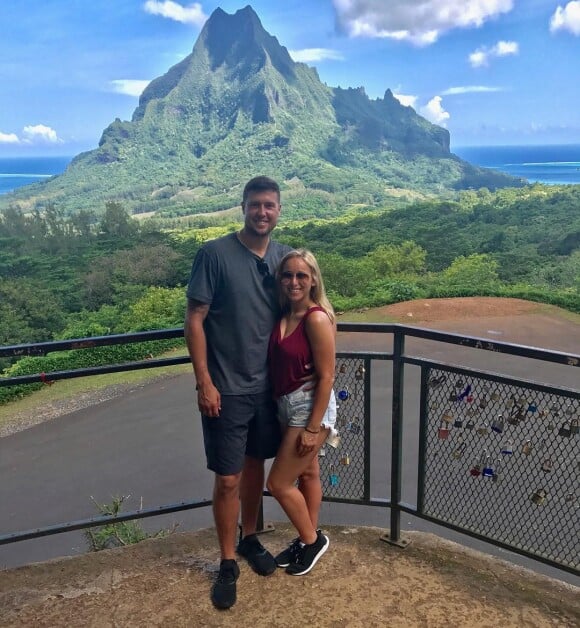 Tyler Skaggs et sa femme Carli Miles, photo Instagram de leur séjour à Tahiti en 2017. Le joueur des Los Angeles Angels en MLB a trouvé la mort le 1er juillet 2019 à 27 ans après avoir mélangé alcool et médicaments.