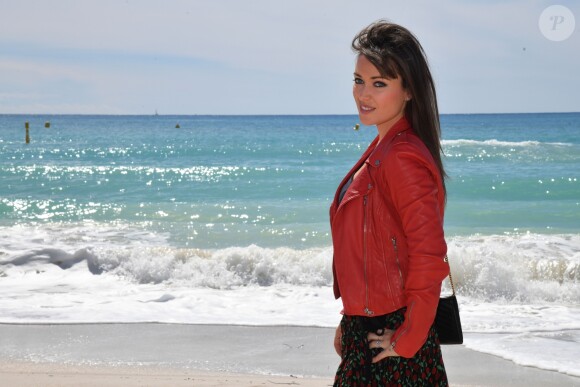 Elsa Esnoult - Rendez-vous avec les acteurs de la série "Les Mystères de l'Amour" sur la croisette dans le cadre du 2ème festival Canneseries à Cannes, le 7 avril 2019. © Bruno Bebert/Bestimage