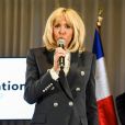 La première dame Brigitte Macron, accompagnée du secrétaire d'État auprès de la ministre des Solidarités et de la Santé, lors au "Grand débat national pour les enfants", à la Cité des sciences et de l'industrie à Paris, France, le 20 mars 2019.