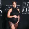 Ashley Graham, enceinte - Photocall de la soirée Harper's BAZAAR 2019 "ICONS By C.Roitfeld" lors de la Fashion Week de New York (NYFW), le 6 septembre 2019.