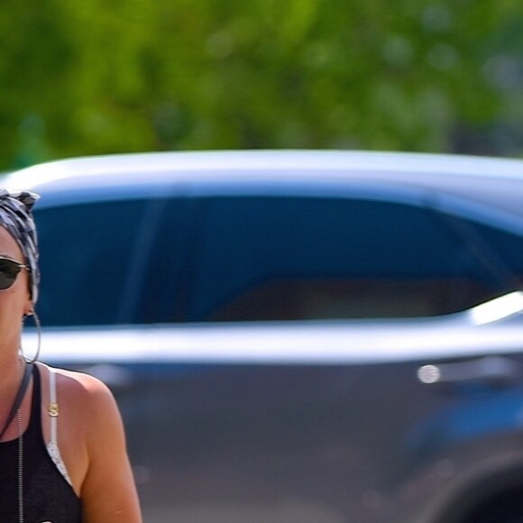 Pink et son mari Carey Hart sortent avec leur fils le petit Jameson lors d'une visite touristique à New York City, New York, États-Unis, le 20 mai 2019.