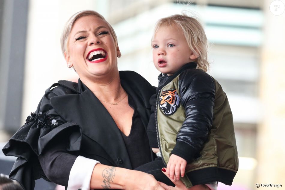 Pink et son fils Jameson Moon Hart - La chanteuse Pink (Alecia Beth ...