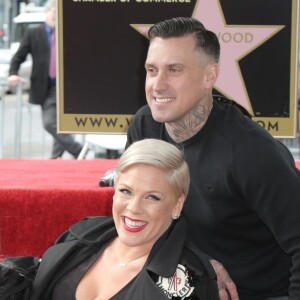 Pink, son mari Carey Hart avec leurs enfants Jameson Moon Hart et Willow Sage Hart - La chanteuse Pink (Alecia Beth Moore) reçoit son étoile sur le Walk of Fame à Hollywood, Los Angeles, le 5 février 2019. Elle a reçu la 2656ème étoile dans la catégorie "Recording".
