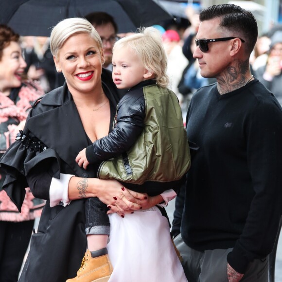 Pink, son mari Carey Hart avec leur fils Jameson Moon Hart - La chanteuse Pink (Alecia Beth Moore) reçoit son étoile sur le Walk of Fame à Hollywood, Los Angeles, le 5 février 2019. Elle a reçu la 2656ème étoile dans la catégorie "Recording".