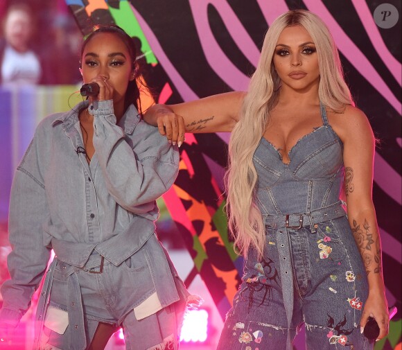 Le groupe de pop Little Mix en concert dans le "One Show" de la BBC à Londres. Le 14 juin 2019.