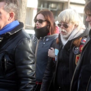 Lolita Séchan et son père le chanteur Renaud - Obsèques de Thierry Séchan frère du chanteur Renaud) au cimetière du Montparnasse à Paris le 16 janvier 2019.