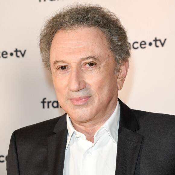 Michel Drucker au photocall de la conférence de presse de France 2 au théâtre Marigny à Paris le 18 juin 2019 © Coadic Guirec / Bestimage