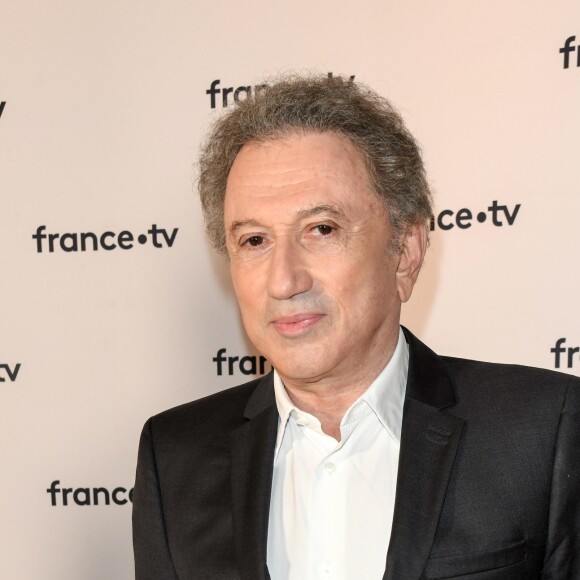 Michel Drucker au photocall de la conférence de presse de France 2 au théâtre Marigny à Paris le 18 juin 2019 © Coadic Guirec / Bestimage