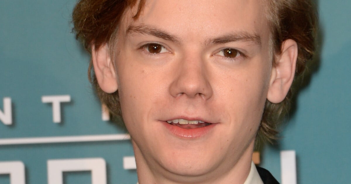 Thomas Brodie Sangster Love Actually en couple d couvrez Gzi