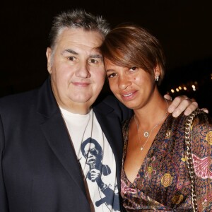 Pierre Ménès et sa femme Mélissa Acosta lors de la soirée d'inauguration du restaurant du groupe d'H.Gaouaoui et du chef N.Tarayre "Splash" au port Van Gogh, en bord de Seine à Asnières, France, le 12 septembre 2019. © Rachid Bellak/Bestimage