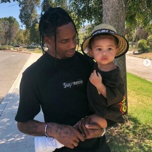 Travis Scott et sa fille Stormi, le 25 juillet 2019.