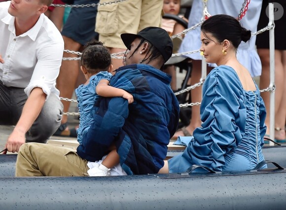 Kylie Jenner, son compagnon Travis Scott et leur fille Stormi Webster sont allés se promener dans le village de pêcheurs de Portofino, Italy, le 12 août 2019.